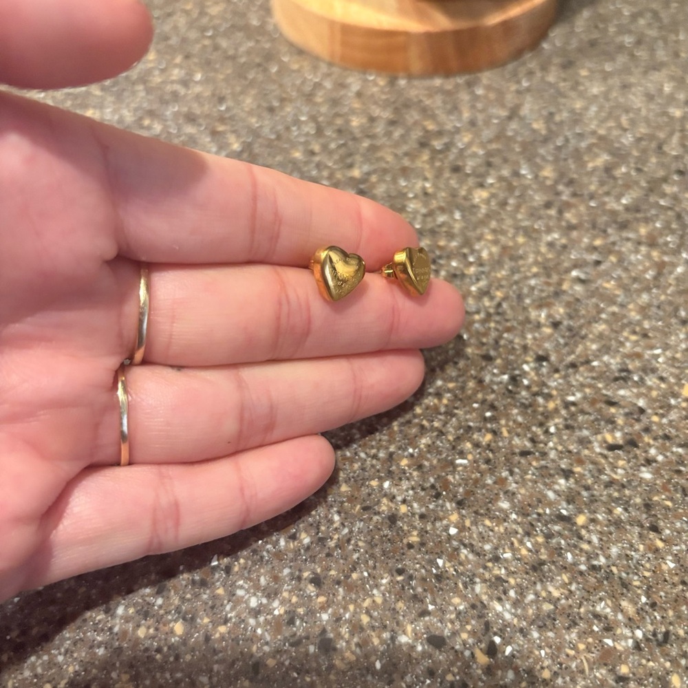 Tiffany and co Gold Heart Earrings GWP - Picture 3 of 4